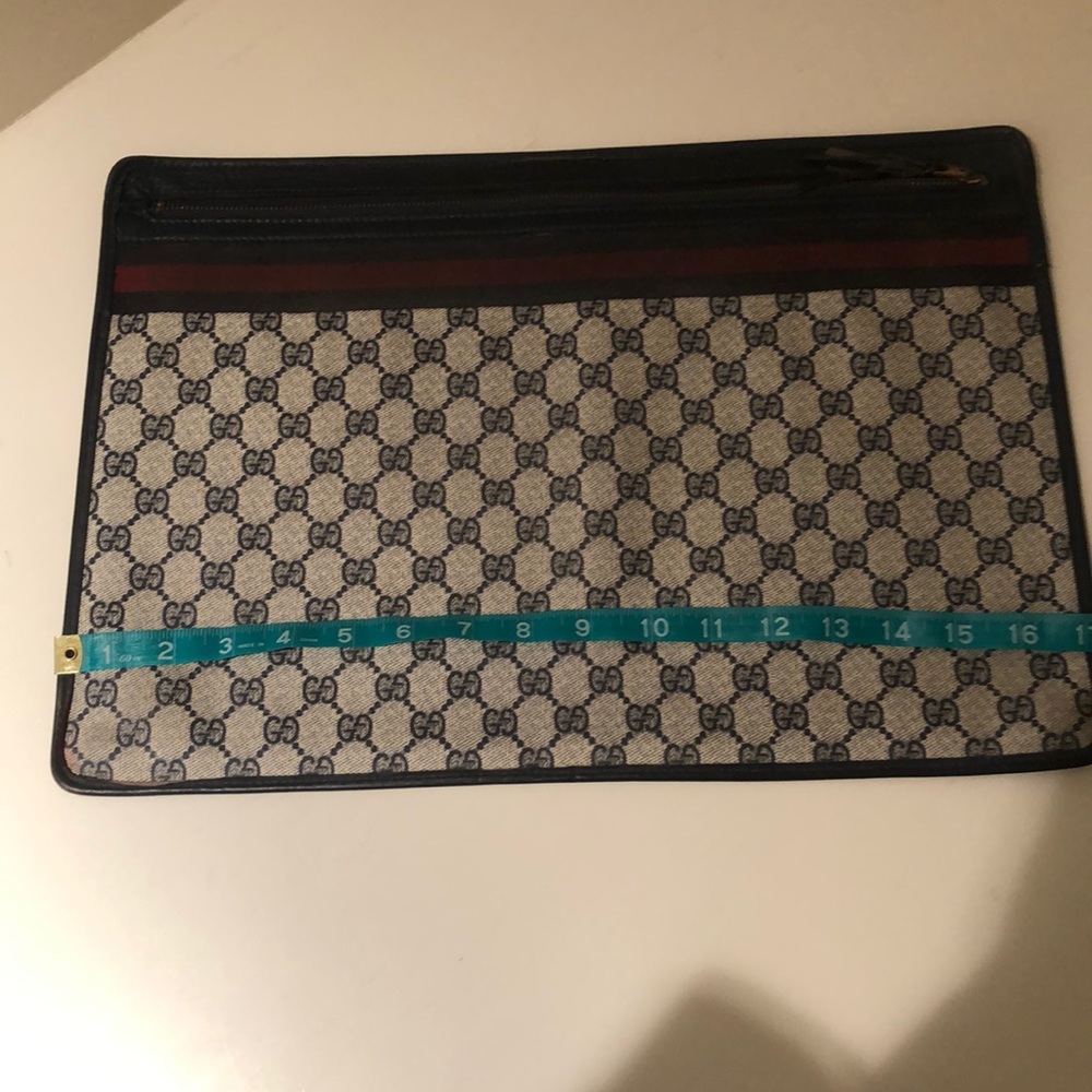 GUCCI Vintage portfolio with tasseled zip closure